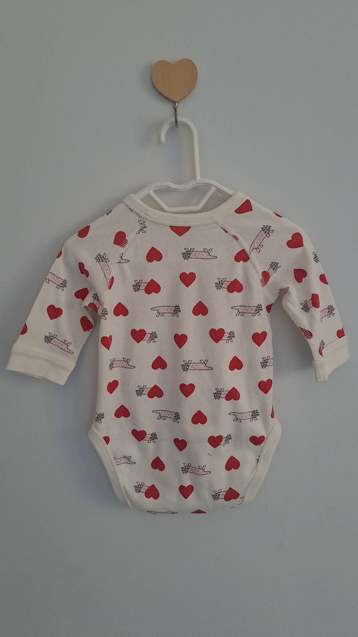 Uniqlo White Long Sleeve Babygrow Red Hearts & Cats 3-6 Months