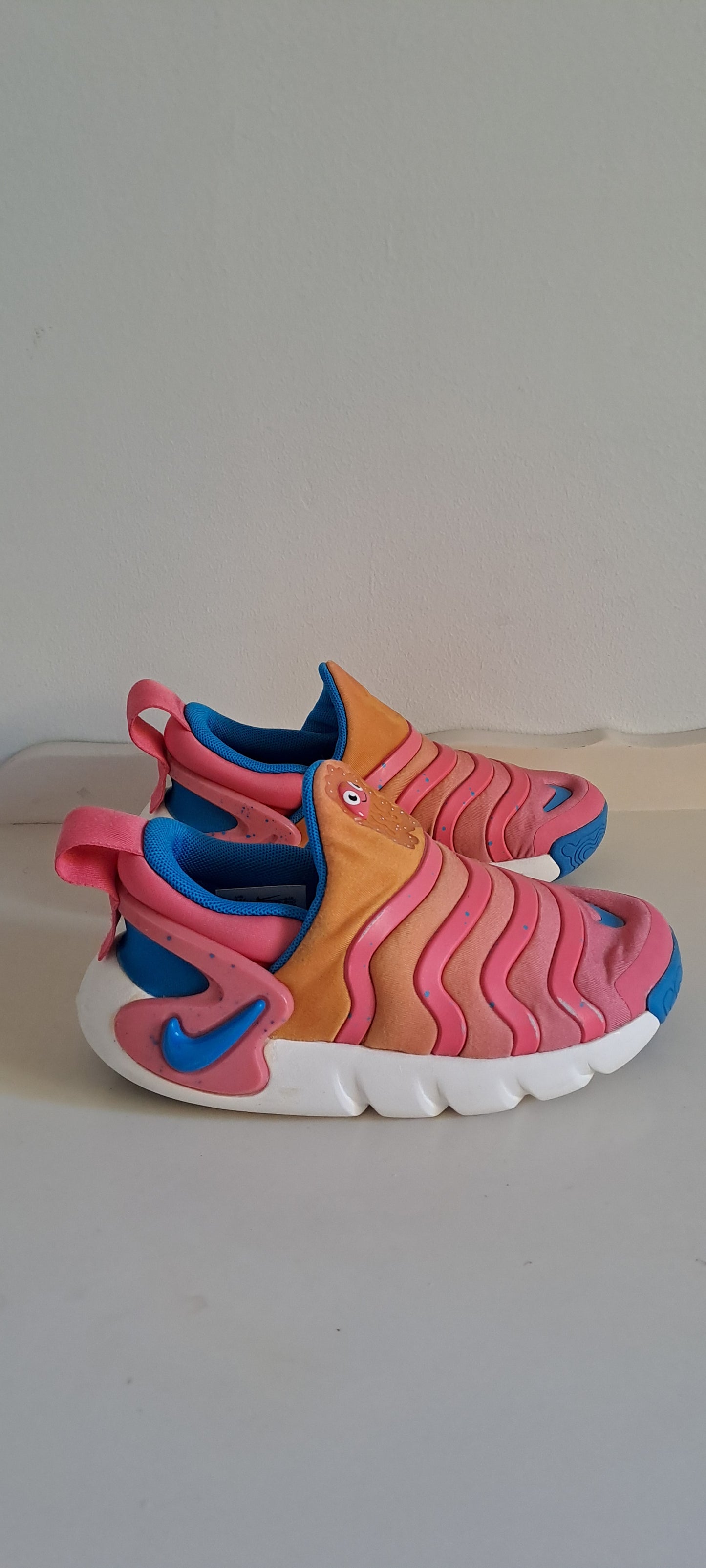 Nike Dynamo Go SE Younger Kids Sea Coral/Vivid Orange Sneakers Size UK 11 / EUR 28
