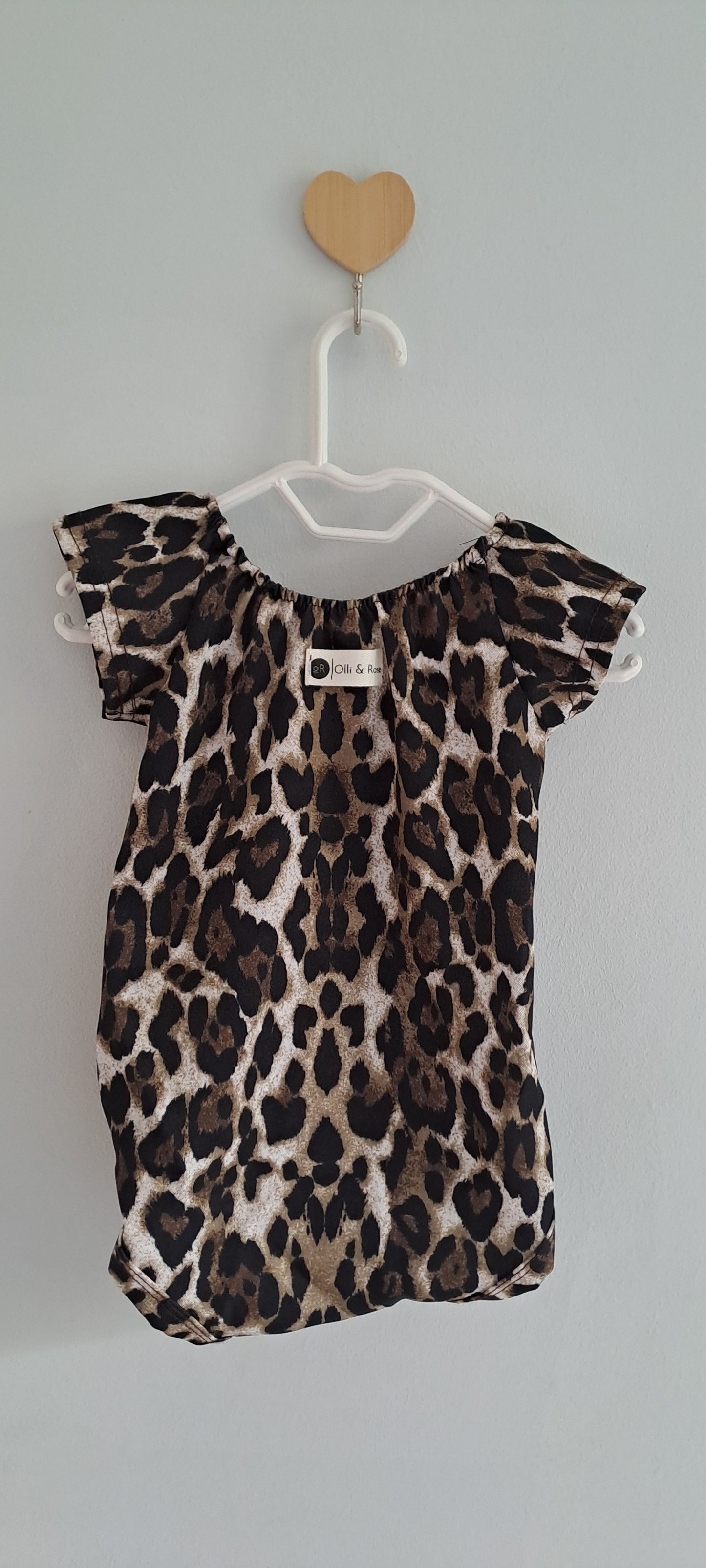 Olli & Rose Leopard Print Flutter Sleeve Romper 3-6 Months