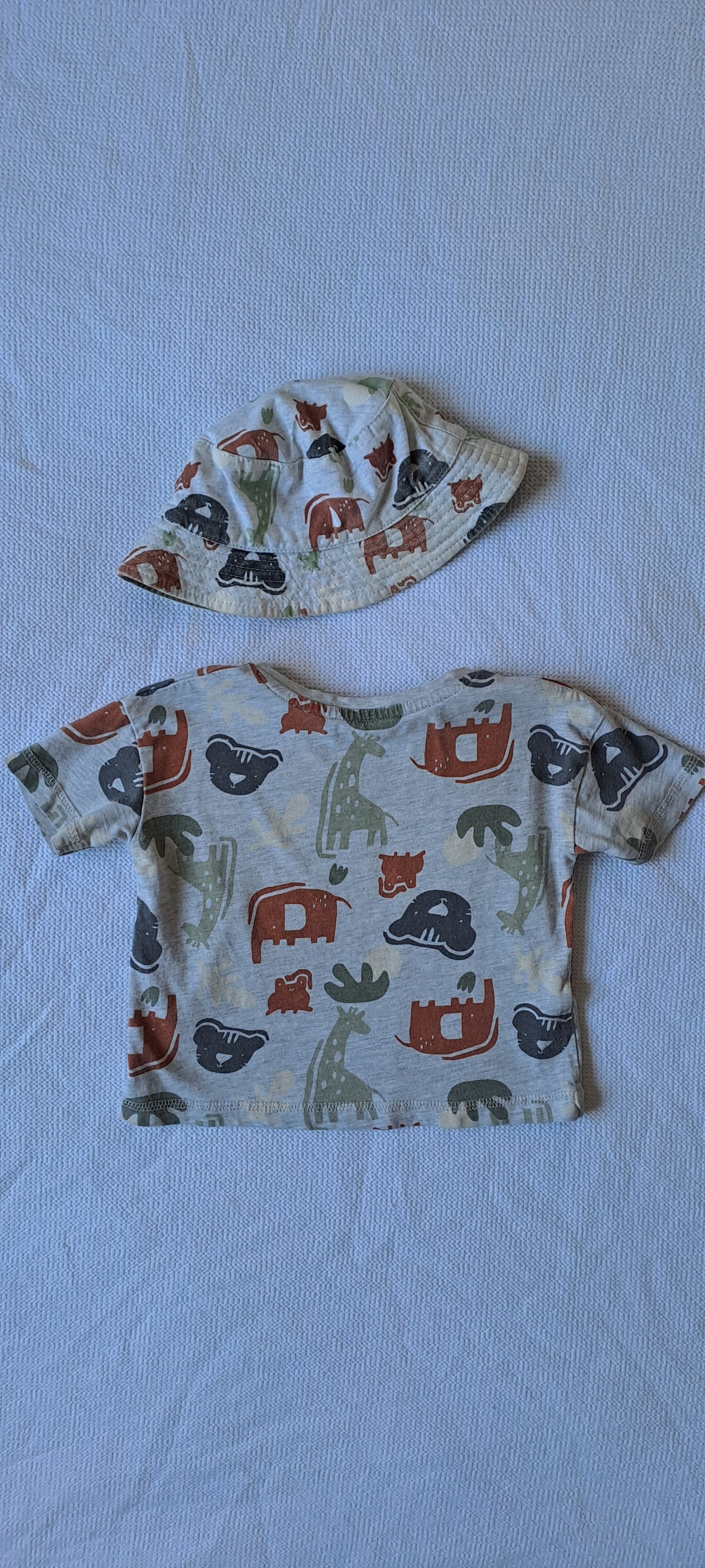Woolworths Wooliesbabes 2-Piece Safari Animal T-Shirt & Matching Bucket Hat Set 6-12 Months