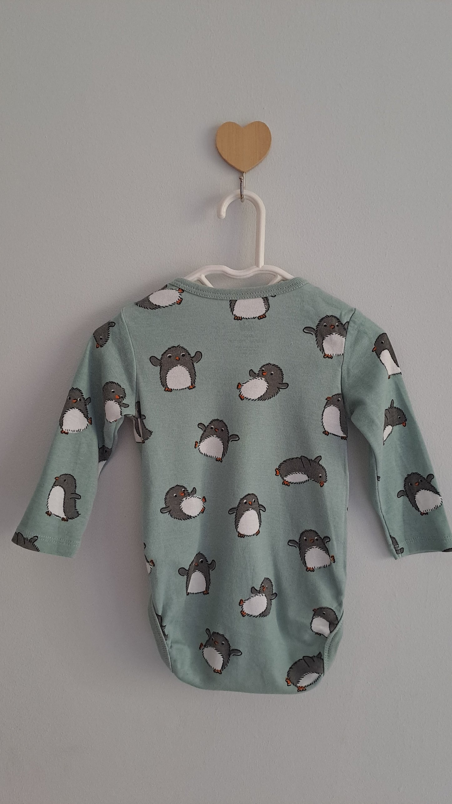Organic Cotton Penguin Onesie H&M 4-6 Months