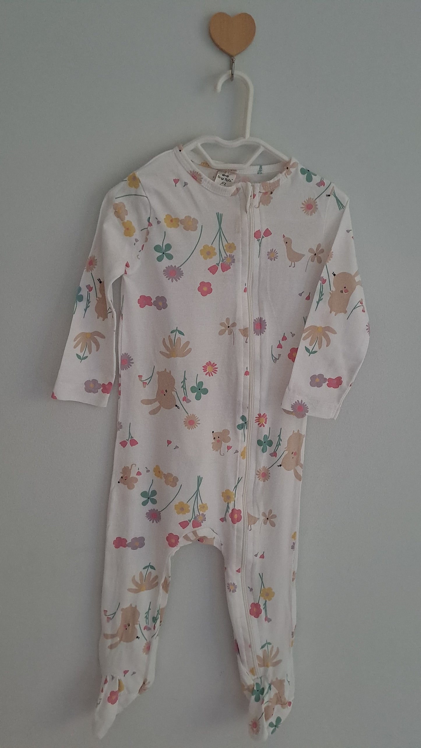 Pick n Pay Clothing White Cotton Rabbit & Flower Onesie 6-12 Months