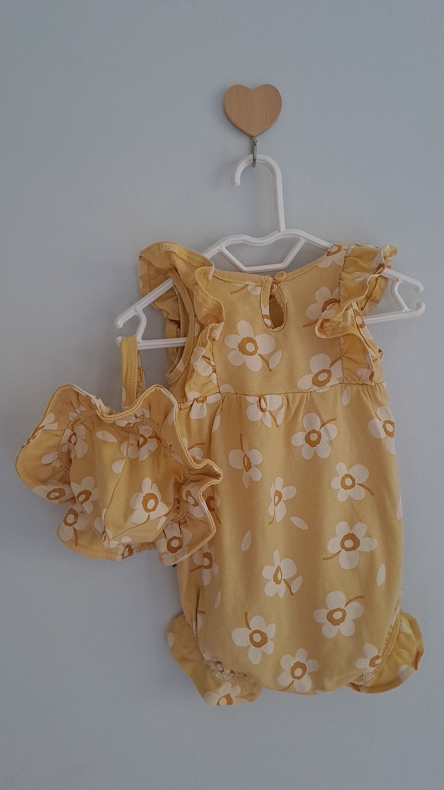 Woolworths Yellow Floral Frilly Romper & Sunhat Set 1-3 Months