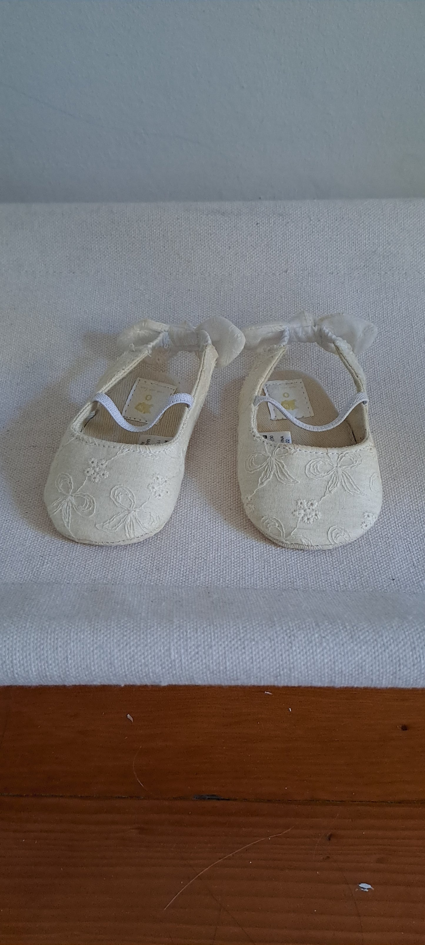 Woolworths WooliesBabes Ivory Embroidered Ballerina Pram Shoes Size 0