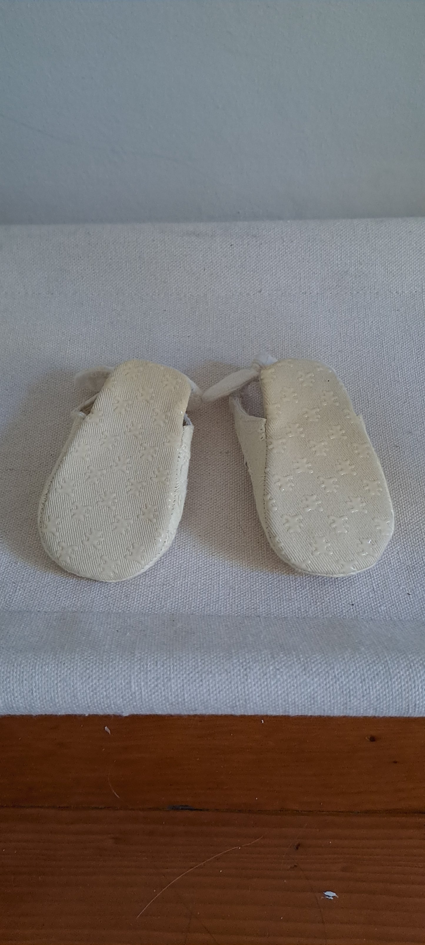 Woolworths WooliesBabes Ivory Embroidered Ballerina Pram Shoes Size 0