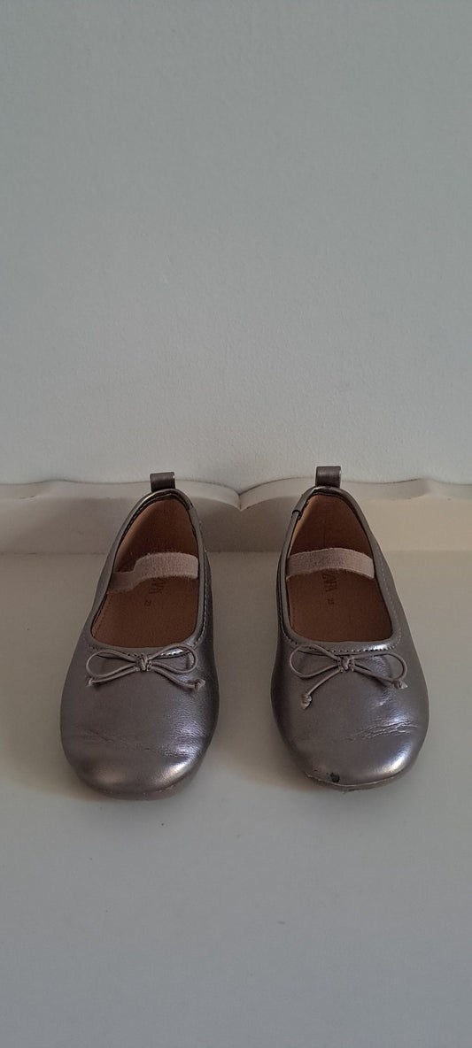 Zara Kids Metallic Silver Ballerina Flats with Bow Detail Size 23 / UK 6