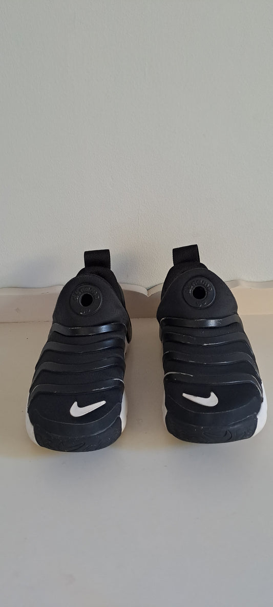 Nike Dynamo Go Younger Kids Black/White Easy On/Off Sneakers Size UK 11.5 / EUR 28.5