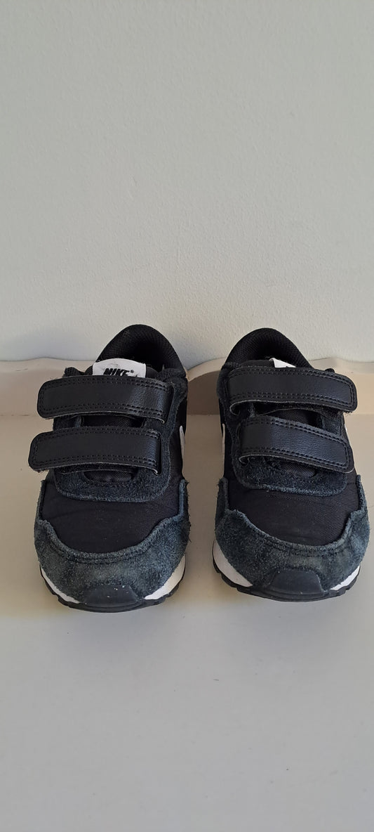 Nike MD Valiant Younger Kids Black/White Retro Sneakers Size UK 11 / EUR 29