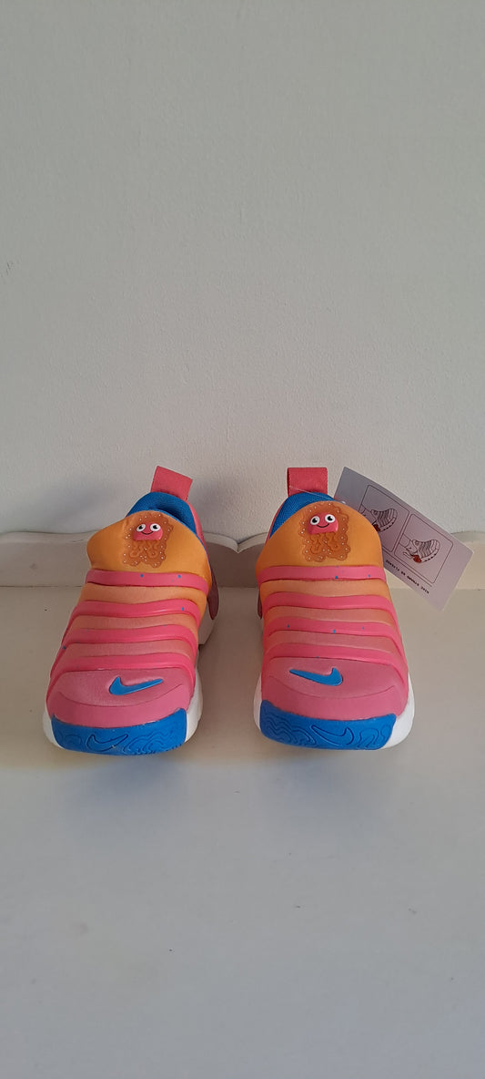 Nike Dynamo Go SE Younger Kids Sea Coral/Vivid Orange Sneakers Size UK 10 / EUR 27.5