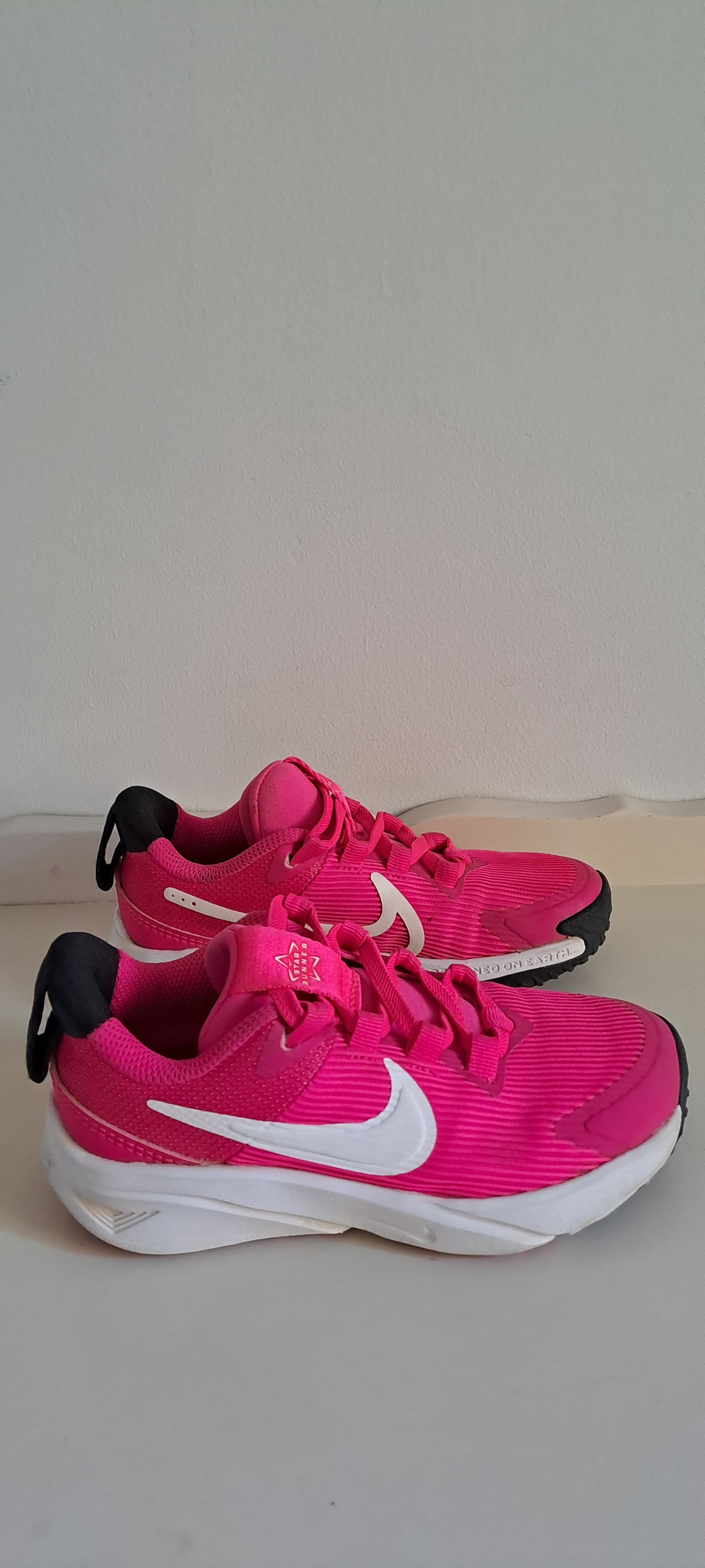 Nike Star Runner 4 Younger Kids Fierce Pink Running Shoes Size UK 10 / EUR 27.5