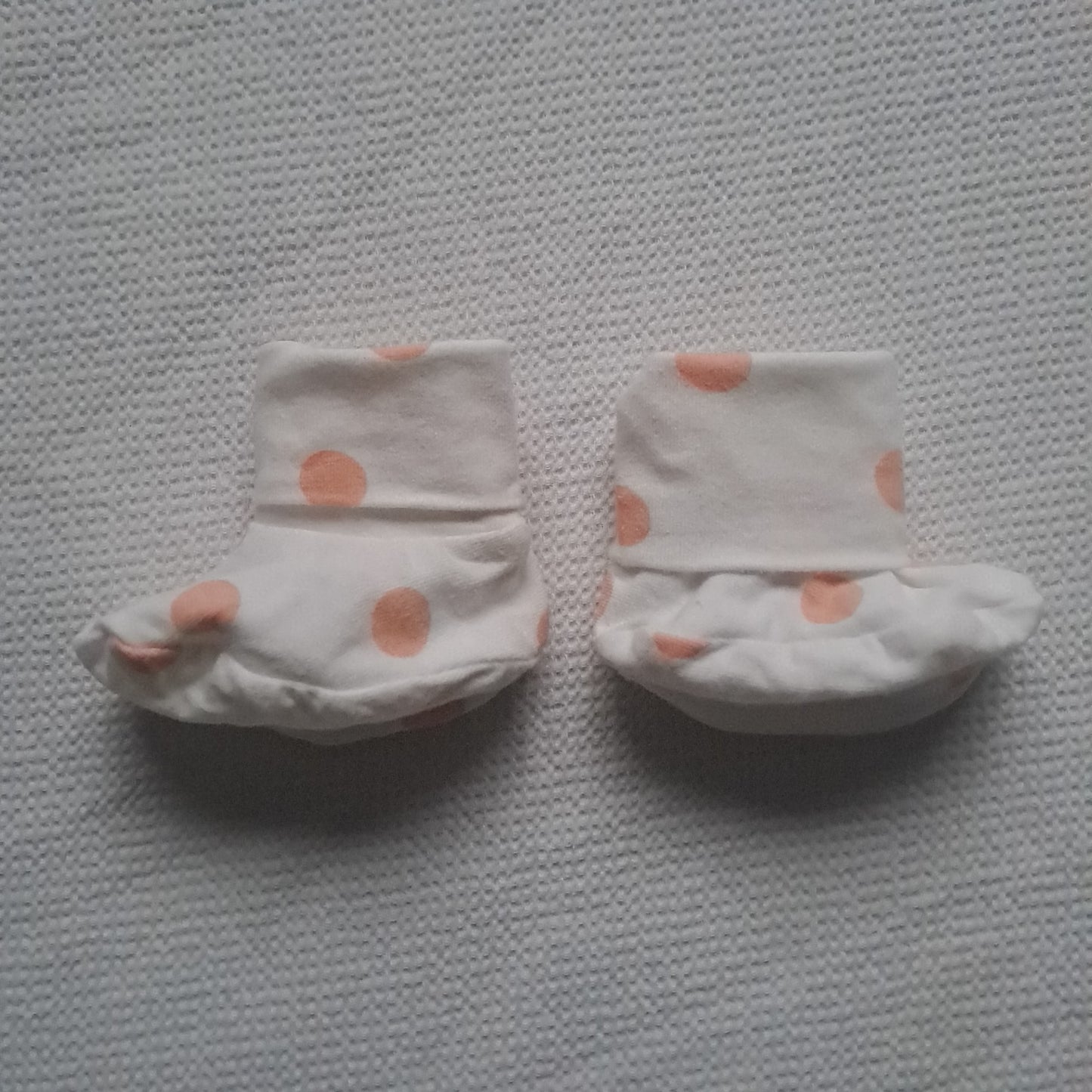 Earthchild Organic Cotton Baby Booties – Peach Polka Dot 0-6 Months