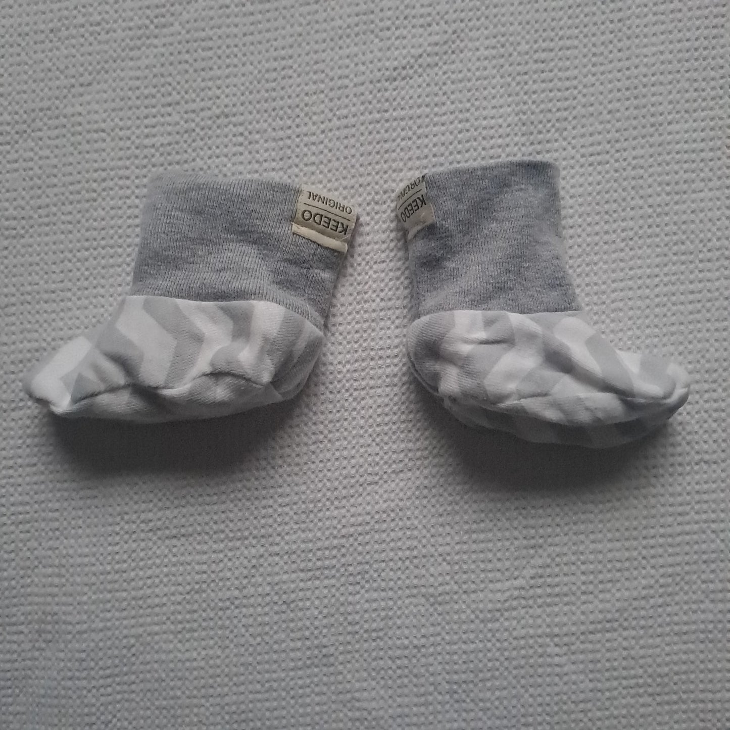 Keedo Baby Soft Sole Booties – Grey & White Chevron 0-3 Months