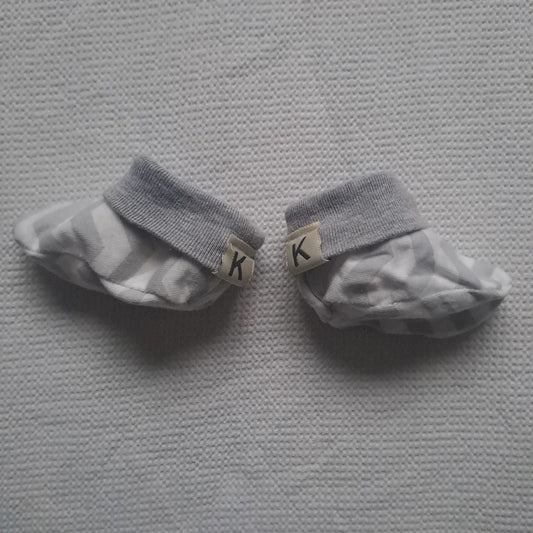 Keedo Baby Soft Sole Booties – Grey & White Chevron 0-3 Months