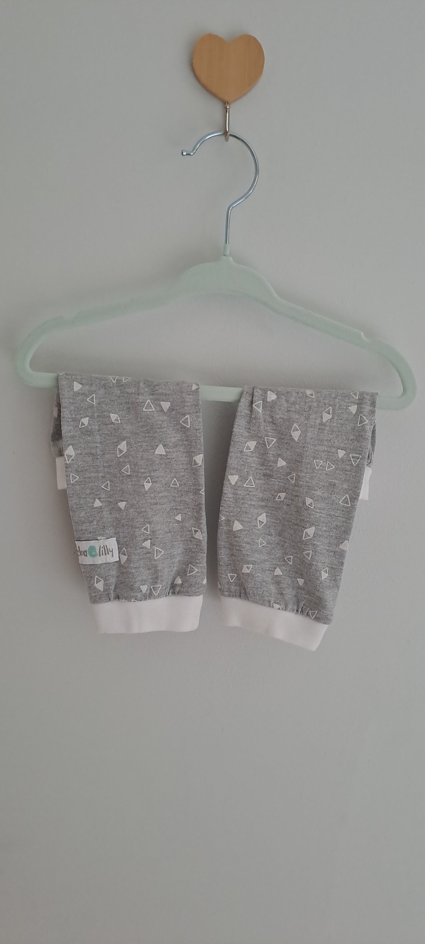 Picka Lilly Baby Grey Triangle Print Cuffed Leggings Size M