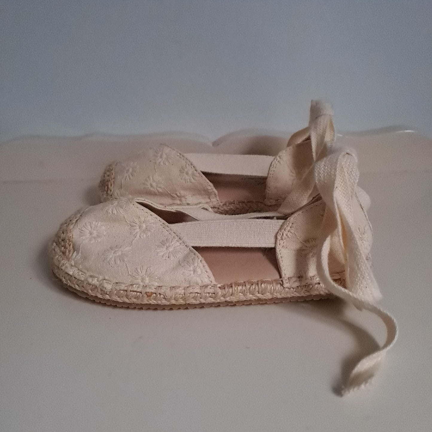 Zara Kids Ecru Embroidered Floral Lace-Up Espadrilles UK/SA 8 (EU 25)
