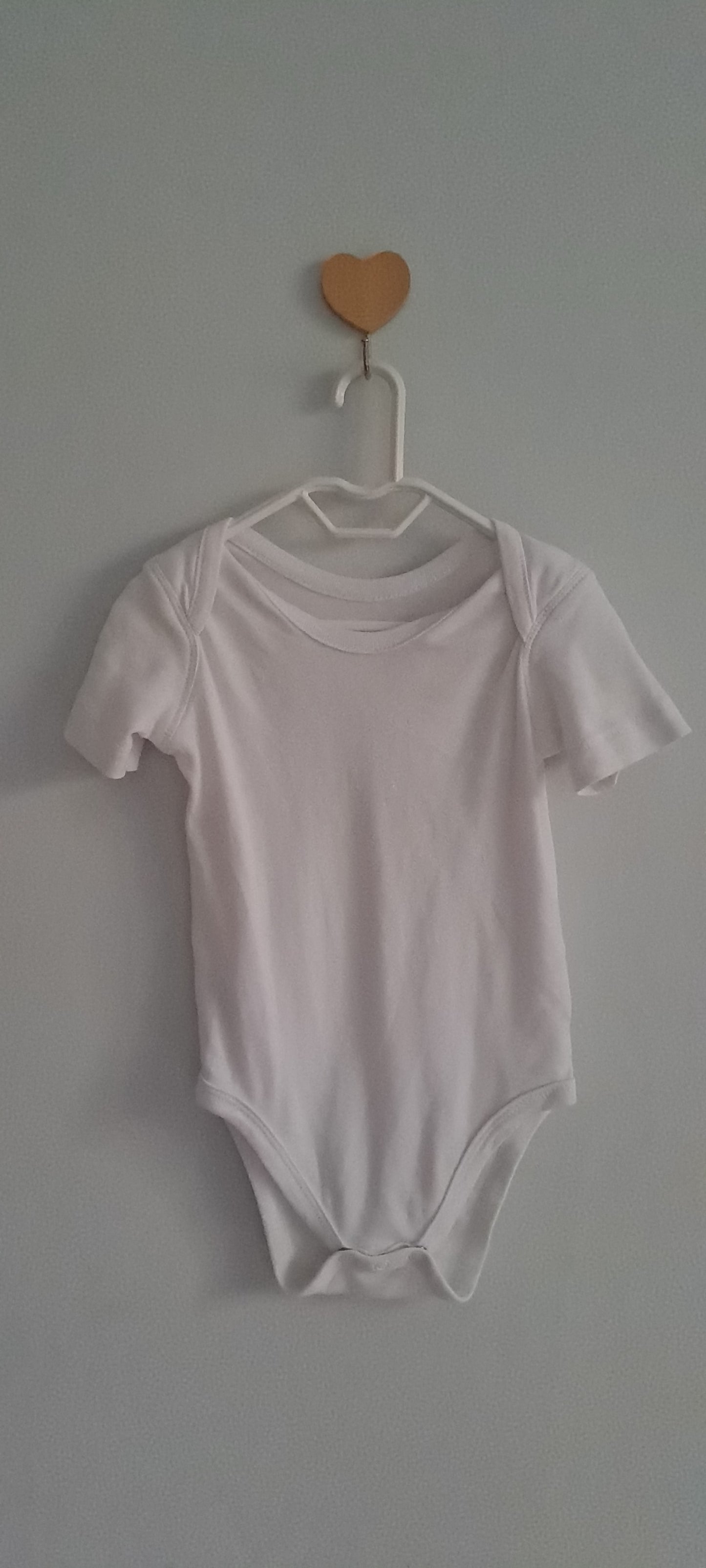 Woolworths Plain White Short Sleeve Bodysuit 12-18 Months