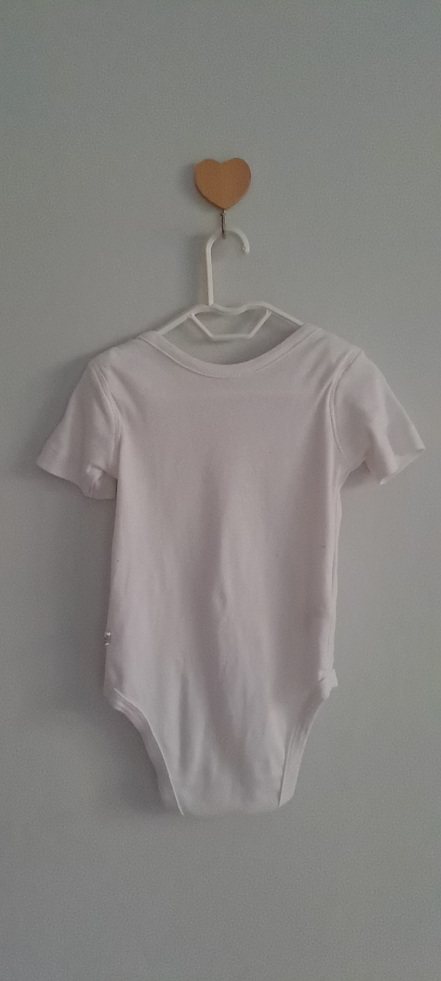 Woolworths Plain White Short Sleeve Bodysuit 12-18 Months