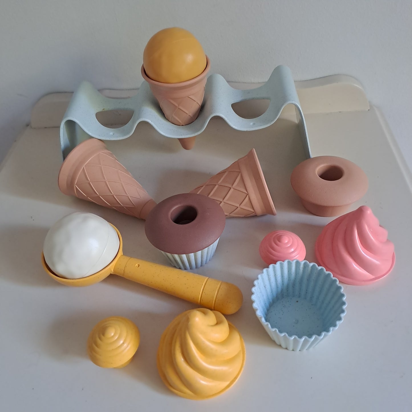 Pop Candy Gelato, Ice Cream & Cupcake Pretend Play Food Set 15-Piece