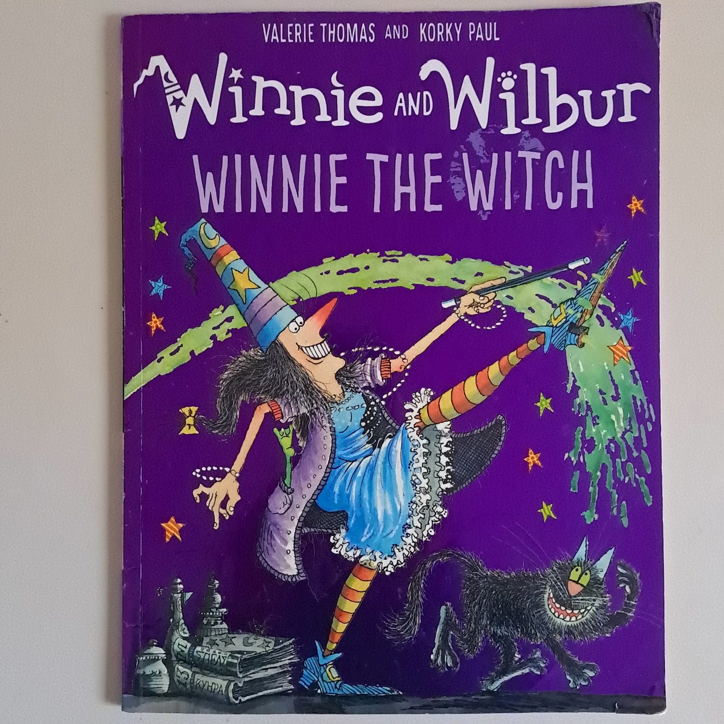 Winnie and Wilbur: Winnie the Witch – Valerie Thomas & Korky Paul (Paperback)