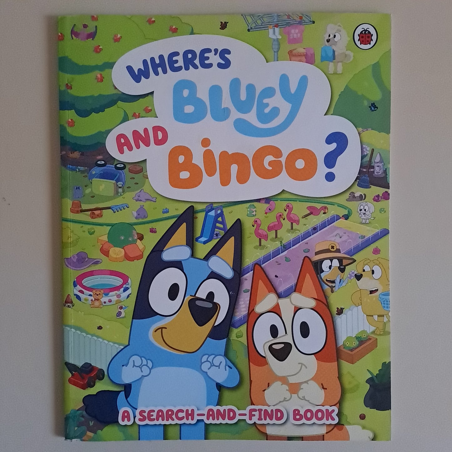 Bluey: Where's Bluey and Bingo? A Search-and-Find Book – Ladybird (Paperback)