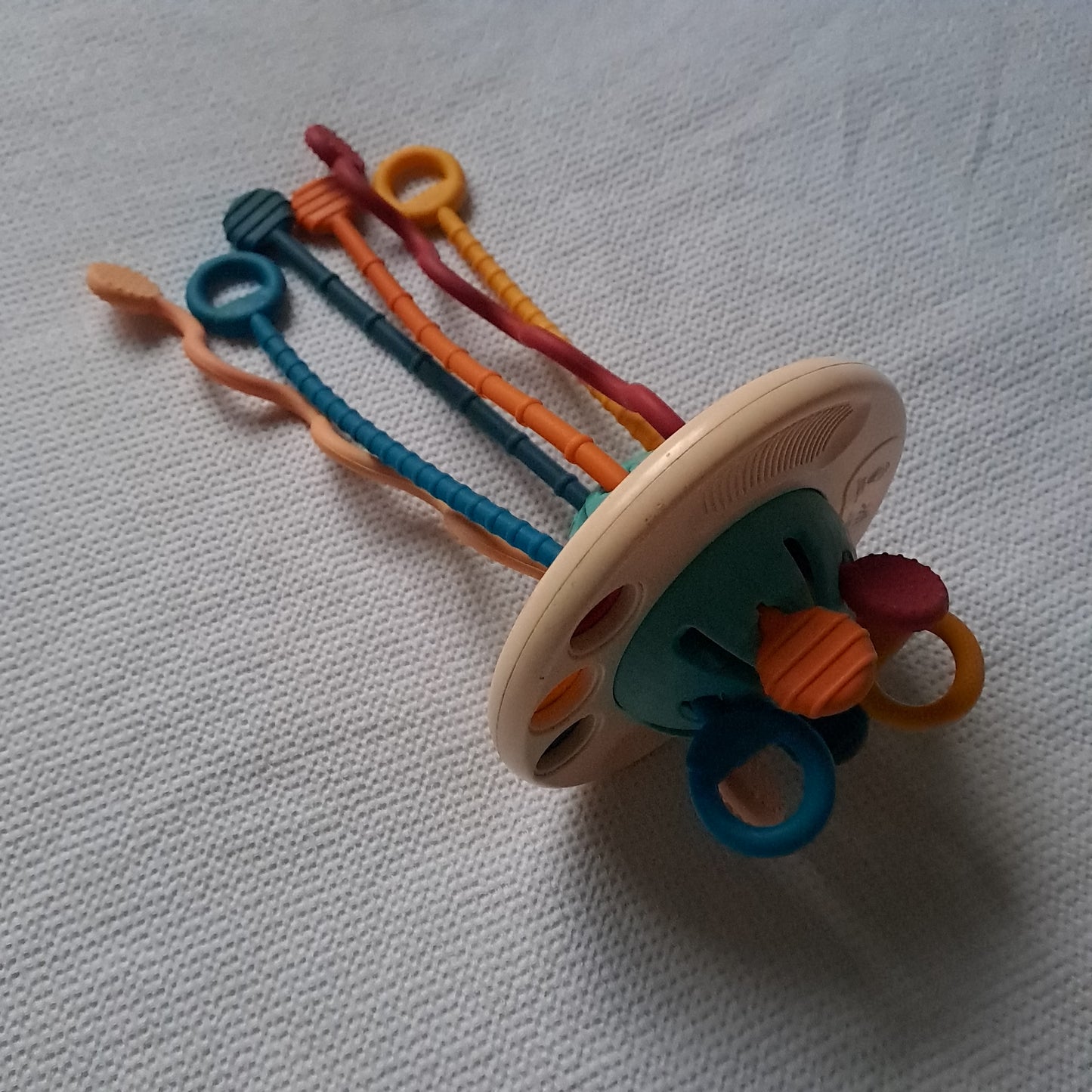 Montessori UFO Pull String Sensory Activity Toy
