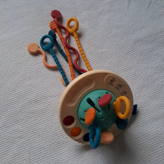 Montessori UFO Pull String Sensory Activity Toy
