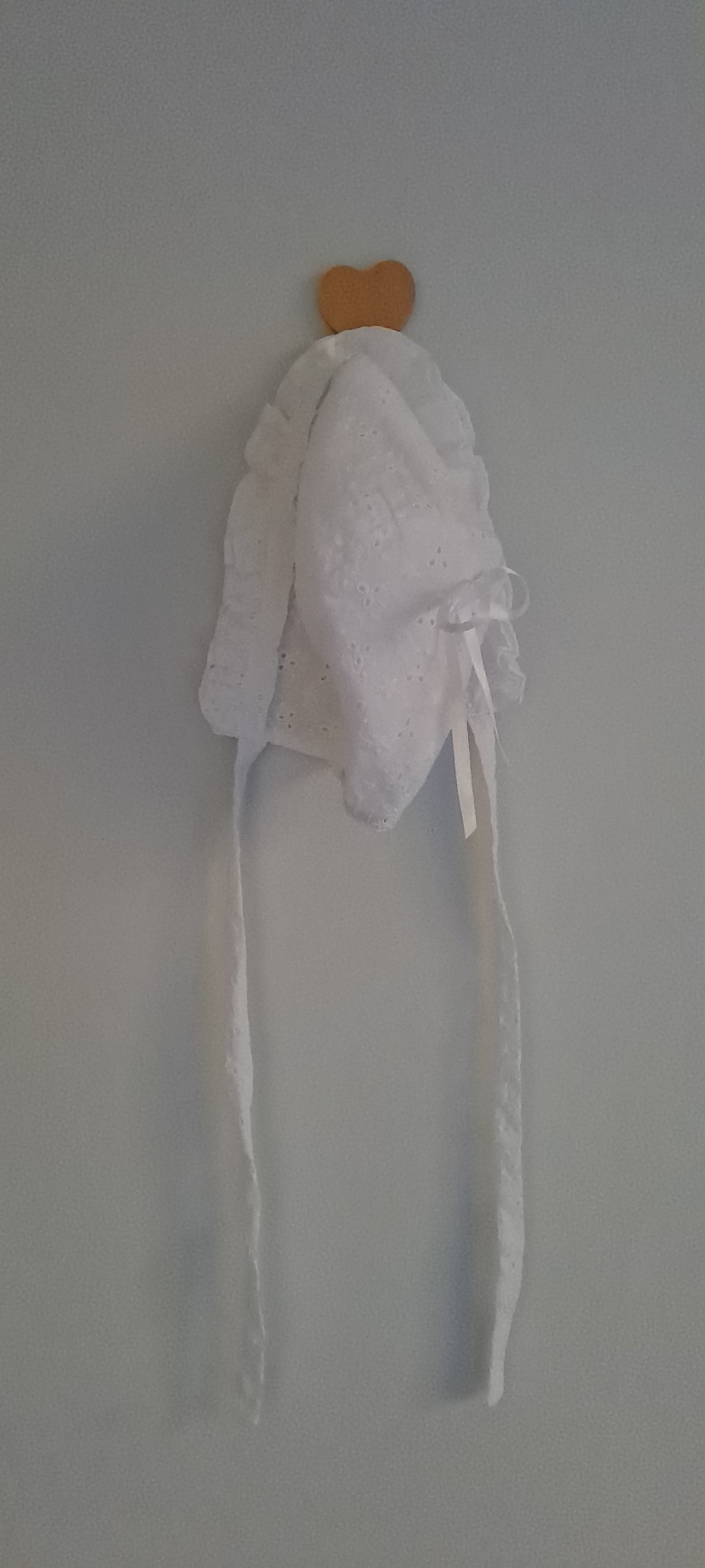 Vintage-Style Baby Girls White Broderie Anglaise Ruffle Bonnet 18-24 Months