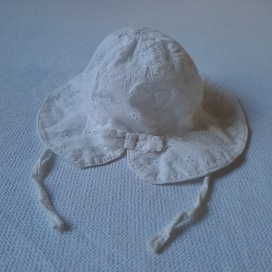 H&M Baby Girls White Broderie Anglaise Eyelet Sun Hat 9-12 Months