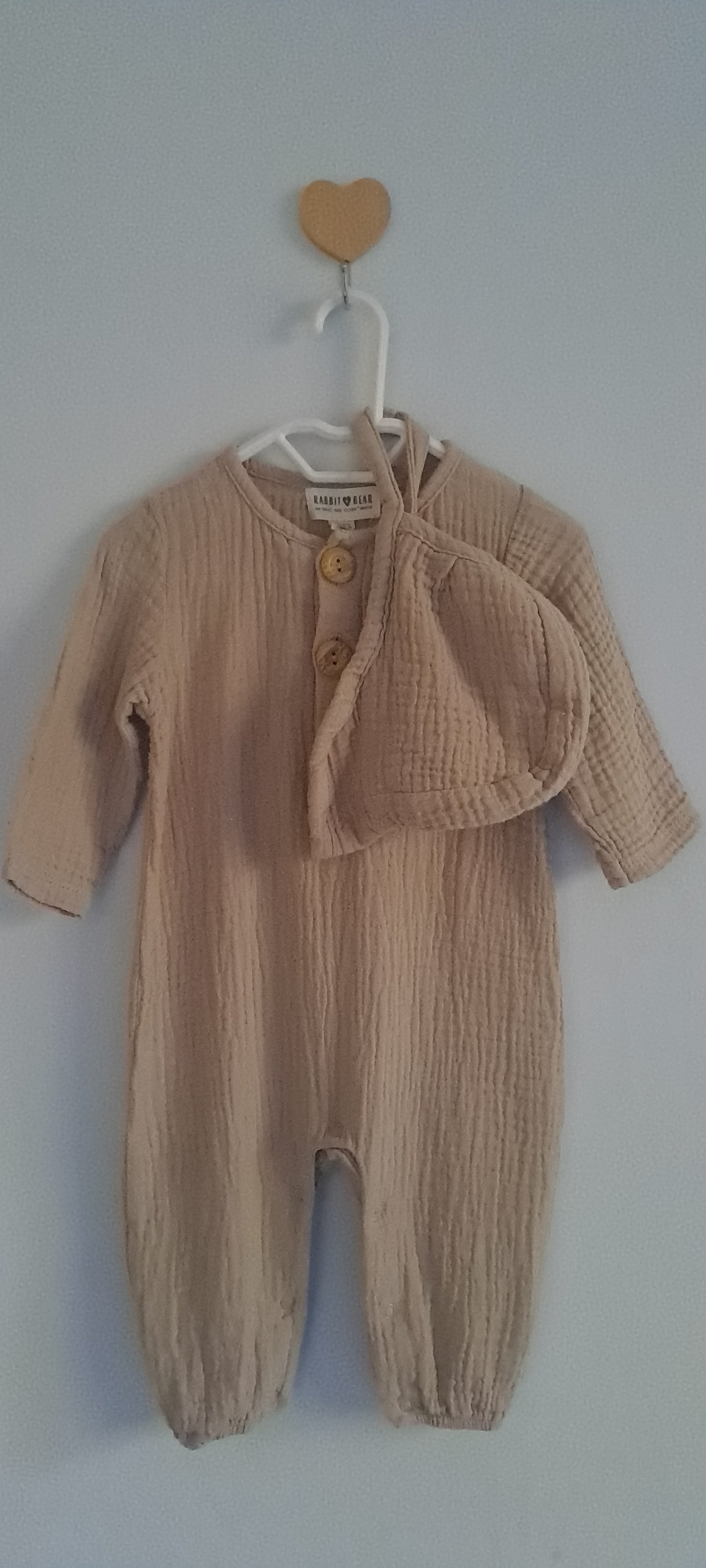 Rabbit & Bear x Emily & Oliver Beige Cotton Muslin Romper & Matching Bonnet Set 3-6 Months