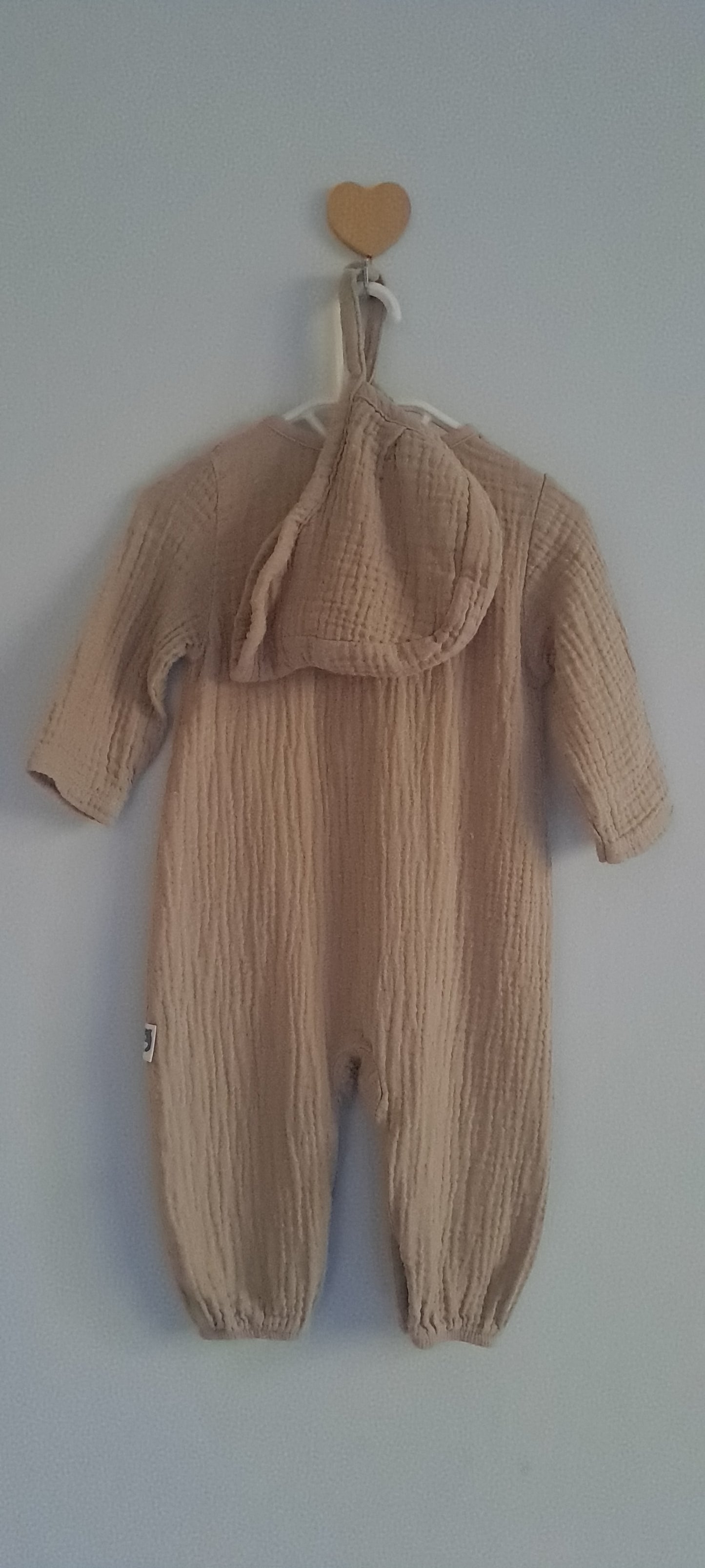 Rabbit & Bear x Emily & Oliver Beige Cotton Muslin Romper & Matching Bonnet Set 3-6 Months