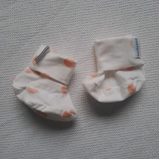 Earthchild Organic Cotton Baby Booties – Peach Polka Dot 0-6 Months